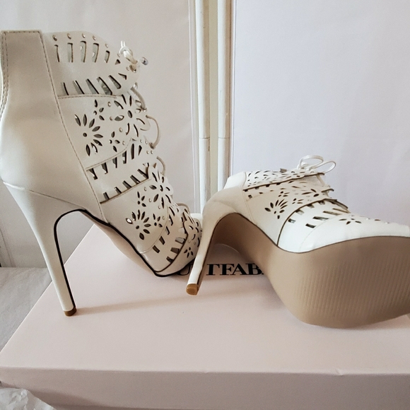 Women's Shoes - Picture 1 of 7